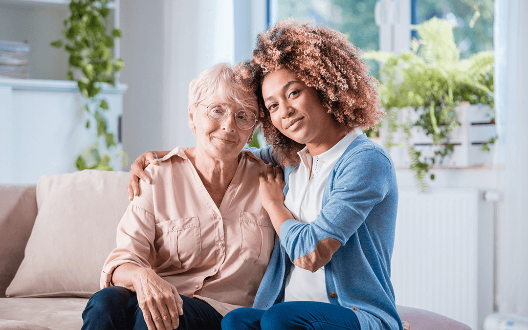 Elderly woman and her caregiver. Femme aînée et sa soignante